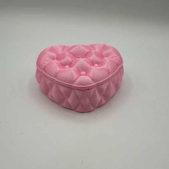 Pink Heart-Shaped 3D Printed Jewelry Box with Moissonite Earrings - Picture 6 of 8